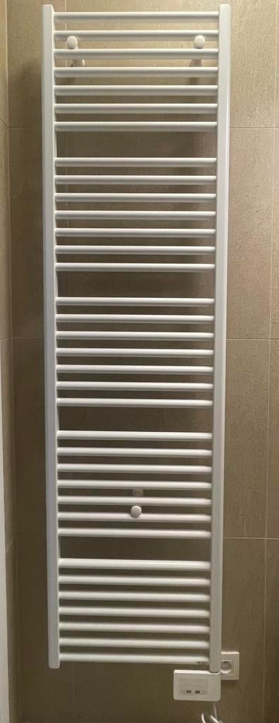 Radiateur VASCO sèche-serviette electrique1000 W (50x178cm), Enlèvement, Comme neuf, Radiateur