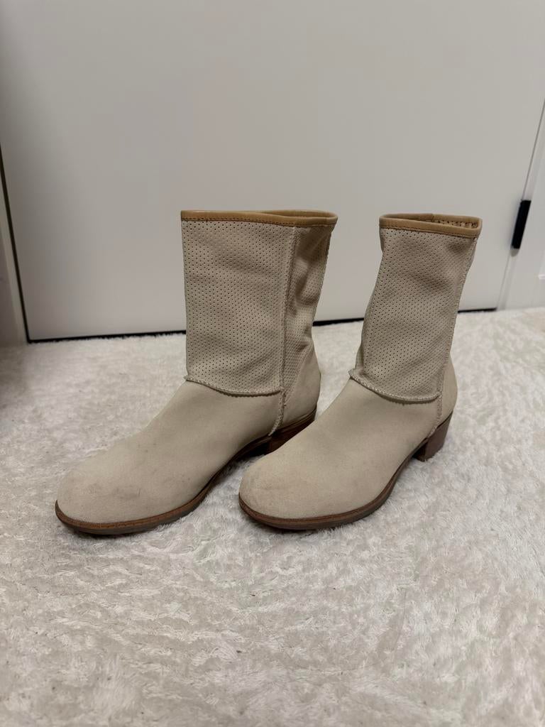 UGG Lage Laarzen Maat 40 - Goede Staat, Beige, Lage of Enkellaarzen, Ophalen of Verzenden, Zo goed als nieuw