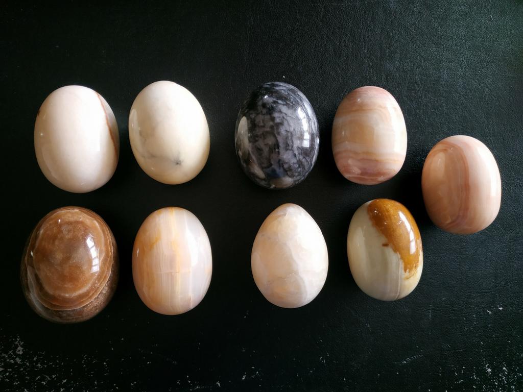 Collection de 9 oeufs minéraux (en pierre), Ophalen of Verzenden
