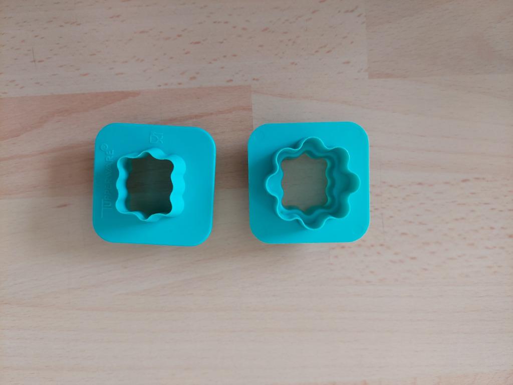 Tupperware koekjesuitstekers (2x), Enlèvement ou Envoi, Comme neuf, Gâteaux, Tartes ou cupcakes, Autres types