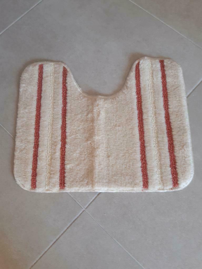 2 NOUVEAUX TAPIS DE TOILETTE, Enlèvement ou Envoi, Neuf, Autres couleurs, Autres types