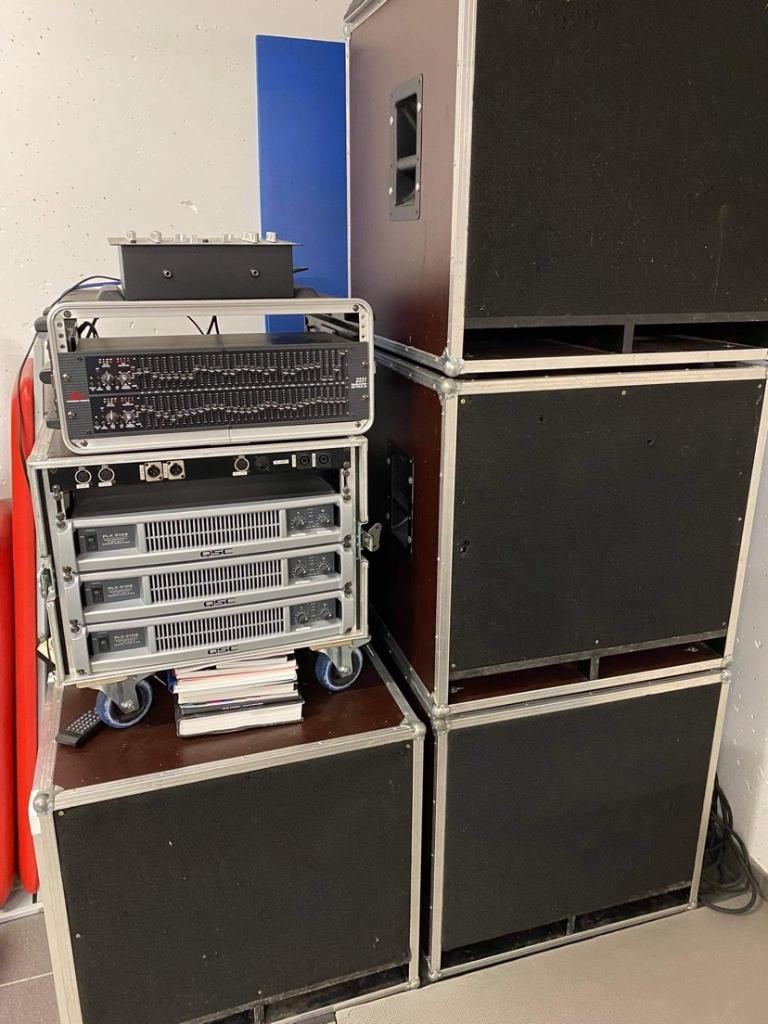 4 Grote Bass Speakers, Gebruikt, Subwoofer, 120 watt of meer, Ophalen