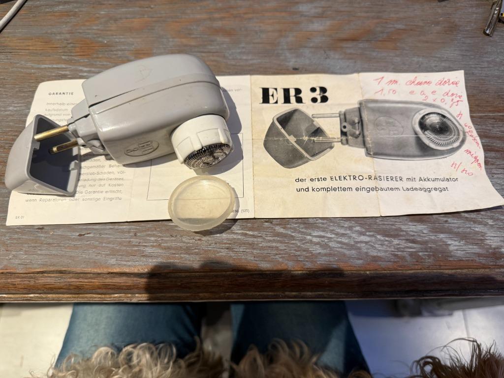 Vintage scheermes (1950) met oplaadbare batterij + hoesje, Antiek en Kunst, Verzenden
