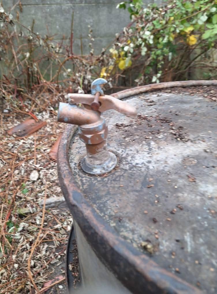 Ancien fût à carburant, Divers, Enlèvement