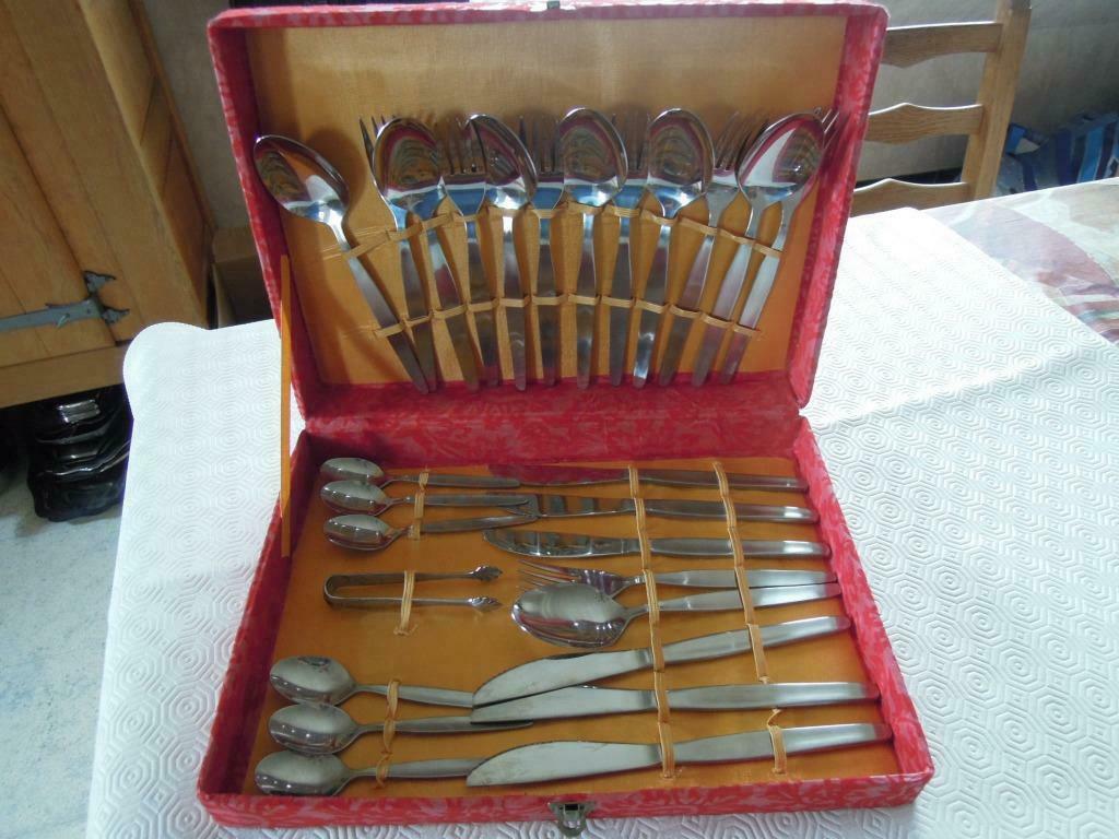 bestek inox in mooie rode doos  aantal stuks 27 stuks, Ophalen of Verzenden, Zo goed als nieuw, Inox of Chroom