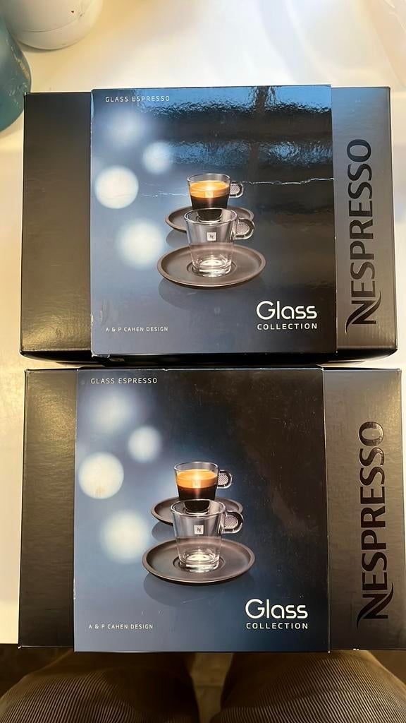2 set van 2 nespresso tassen, Huis en Inrichting, Ophalen, Nieuw, Overige stijlen, Kop(pen) en/of Schotel(s)
