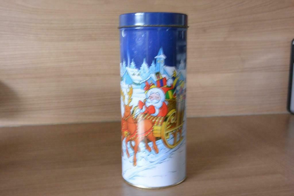 Ronde metalen koekendoos Prince, met kerstmotief., Verzamelen, Ophalen of Verzenden, Zo goed als nieuw, Koek(jes), Overige merken