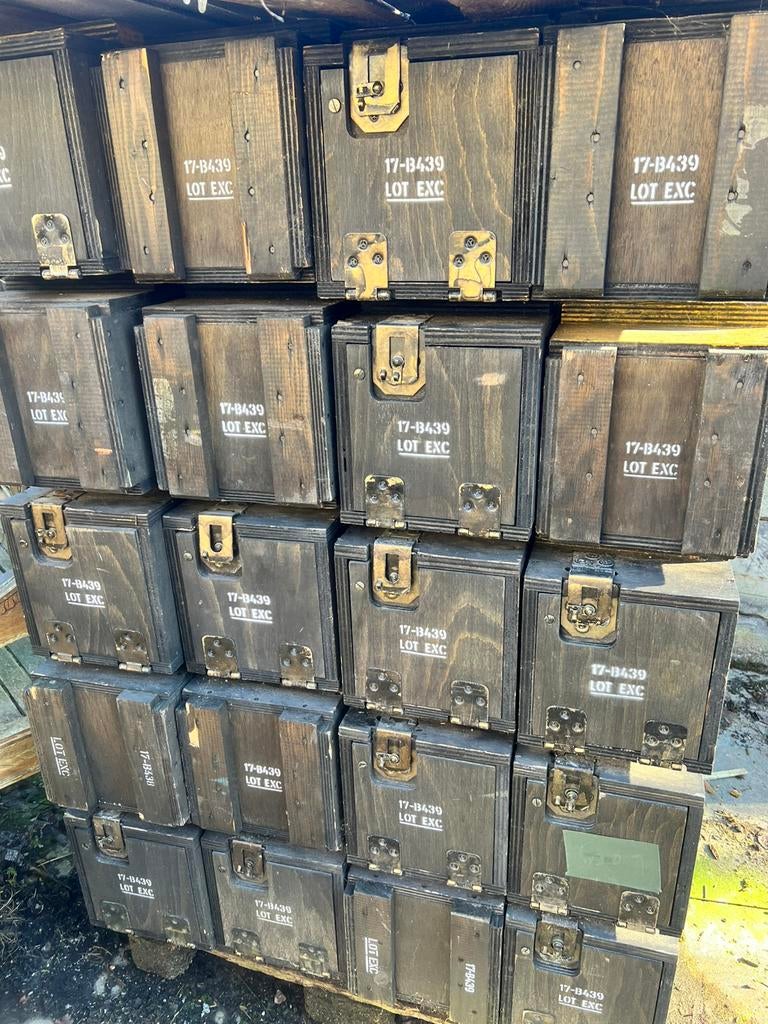 Caisses de munitions militaire, Enlèvement, Comme neuf