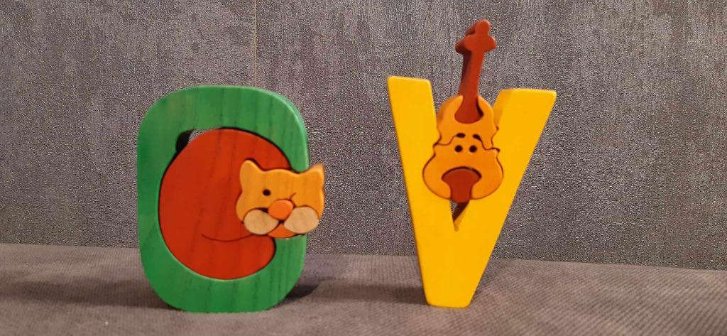 puzzle lettre c et v, Enlèvement ou Envoi, Comme neuf