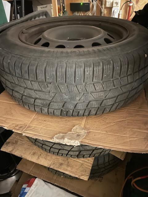 Winterbanden Continental op velg - Peugeot 508 - 215/60 R16, Auto-onderdelen, Banden en Velgen, Ophalen, Winterbanden