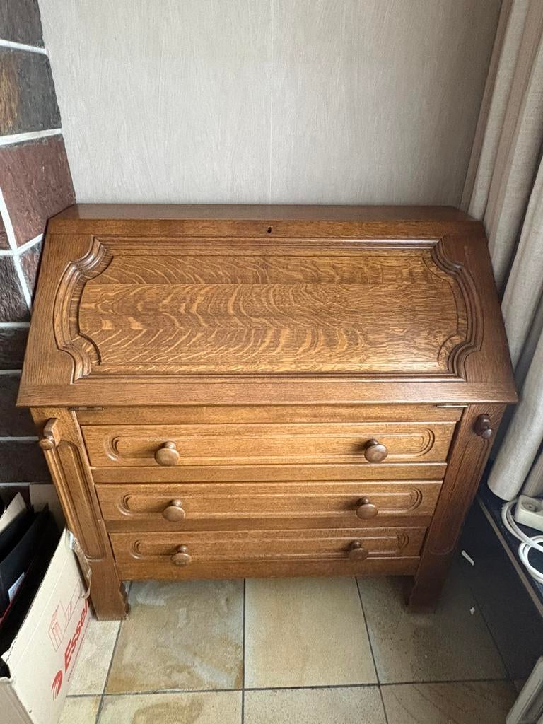 Eiken bureau, Enlèvement, Utilisé