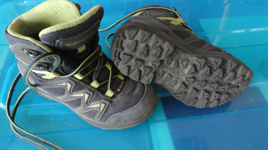 Lowa kinder outdoor schoen , m28, Ophalen, Zo goed als nieuw, Schoenen
