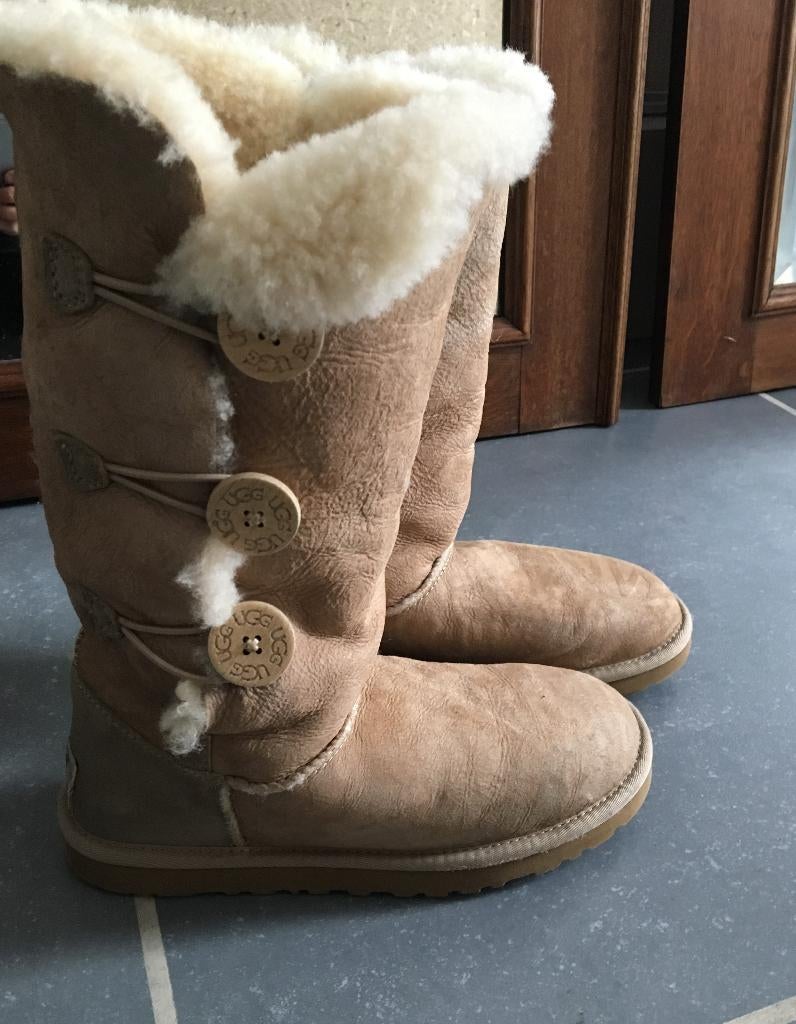 UGG's comfy laarzen met knopen maat 38, Ugg, Ophalen of Verzenden, Zo goed als nieuw