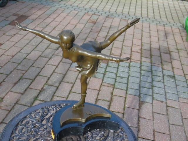 een bronzen schaatser gesigneerd .PREISS, Verzenden, Brons