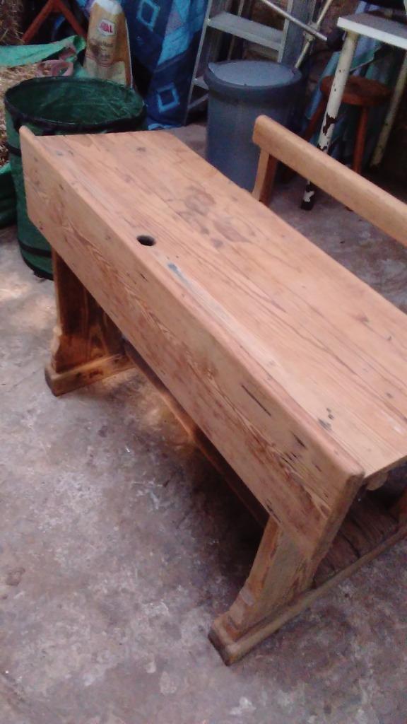 Ancien banc d'école, Enlèvement