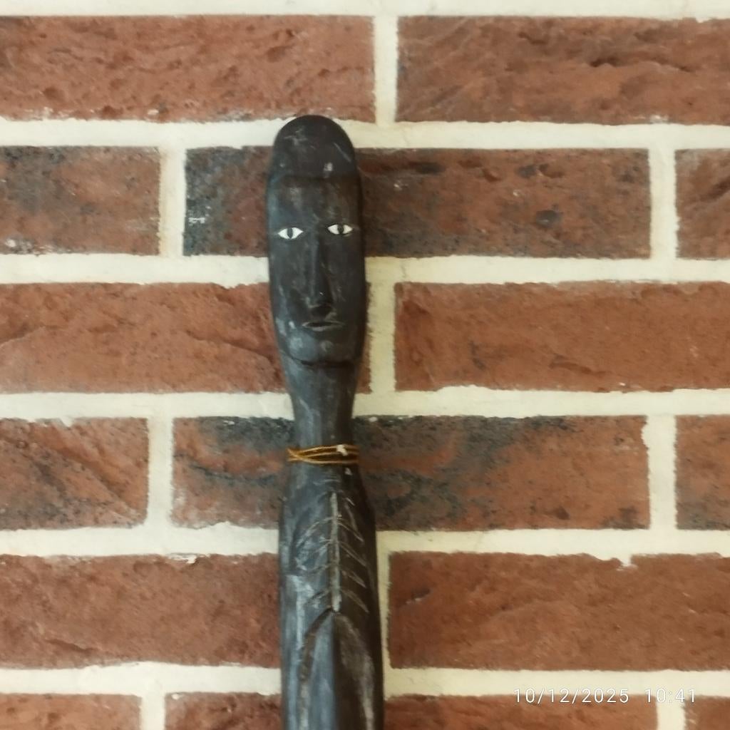 Ancienne statue Vierge Africaine en bois exotique
130 cm, Enlèvement