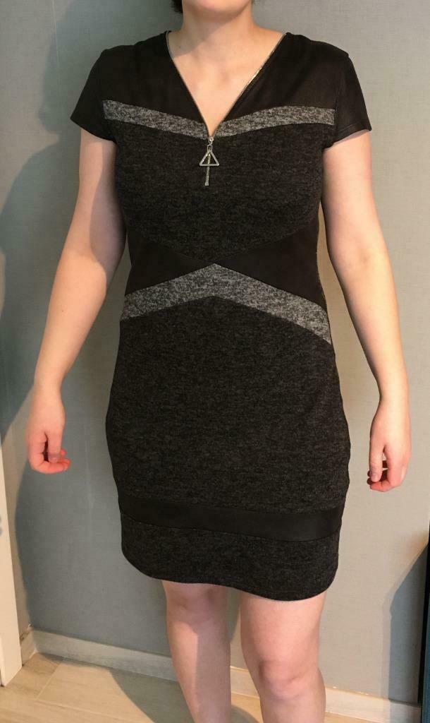 Zwart-grijze jurk van Moka’s (38), Taille 38/40 (M), Enlèvement ou Envoi, Au-dessus du genou, Moka's
