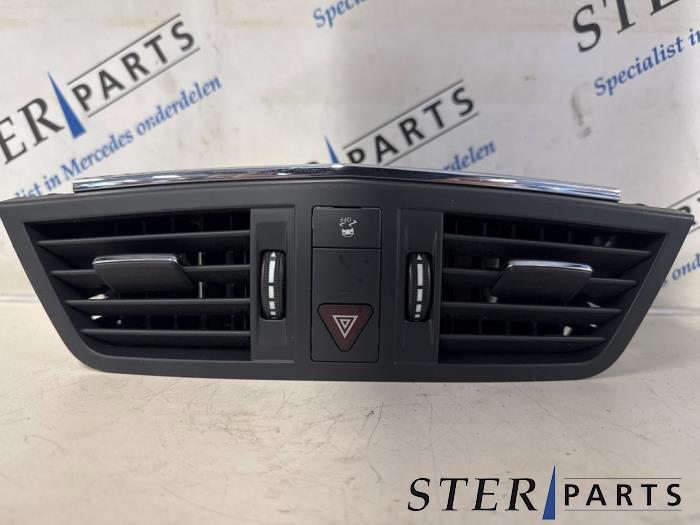 Luchtrooster Dashboard van een Mercedes E-Klasse, Gebruikt, -, Ophalen of Verzenden, -