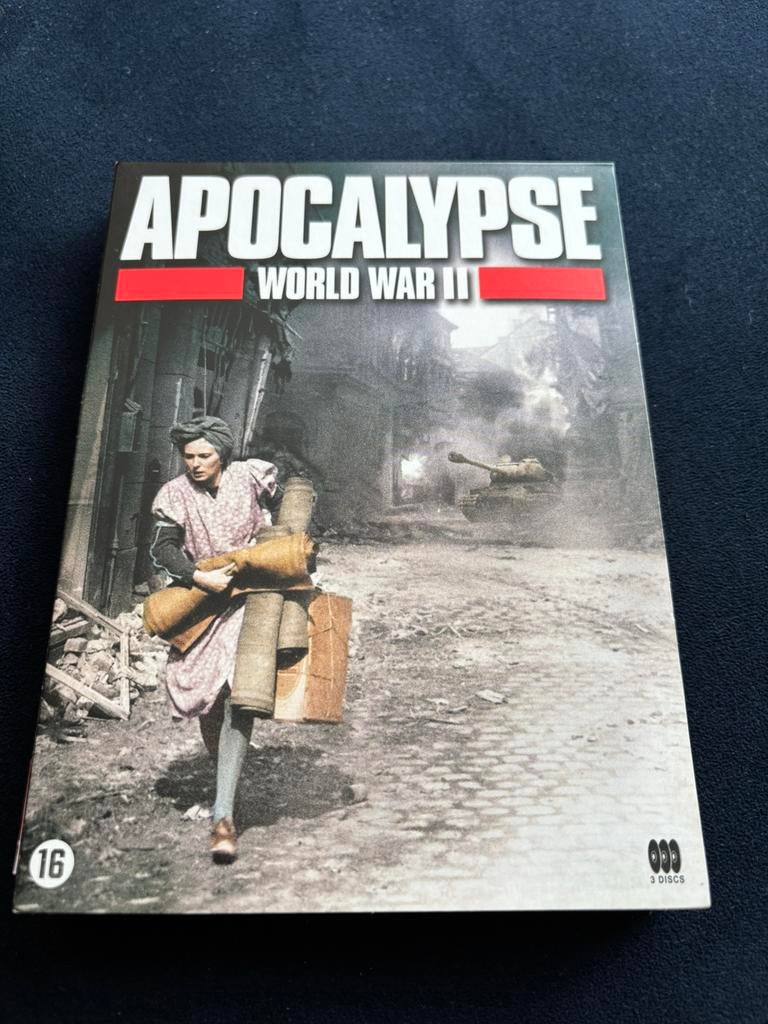 Apocalypse World War II, Ophalen of Verzenden, Zo goed als nieuw