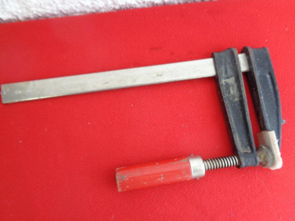 1 Serre joint occasion 120 X 300, Antiquités & Art, Antiquités | Outils & Instruments, Enlèvement ou Envoi