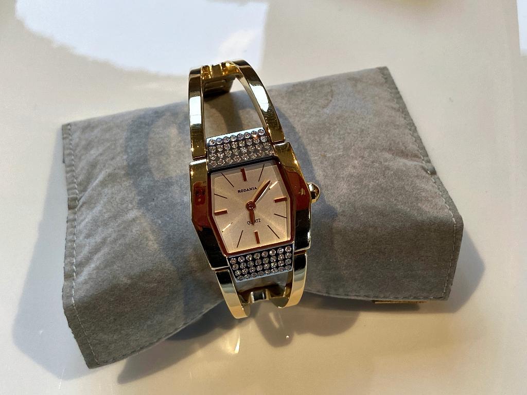 Montre Rodania pour femme, Bijoux, Sacs & Beauté, Montre-bracelet, Autres marques, Enlèvement ou Envoi, Acier