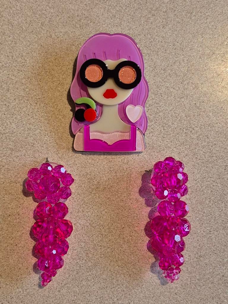 Broche en fruitige oorbellen, Bijoux, Sacs & Beauté, Boucles d'oreilles, Puces ou Clous, Enlèvement ou Envoi, Rose, Comme neuf