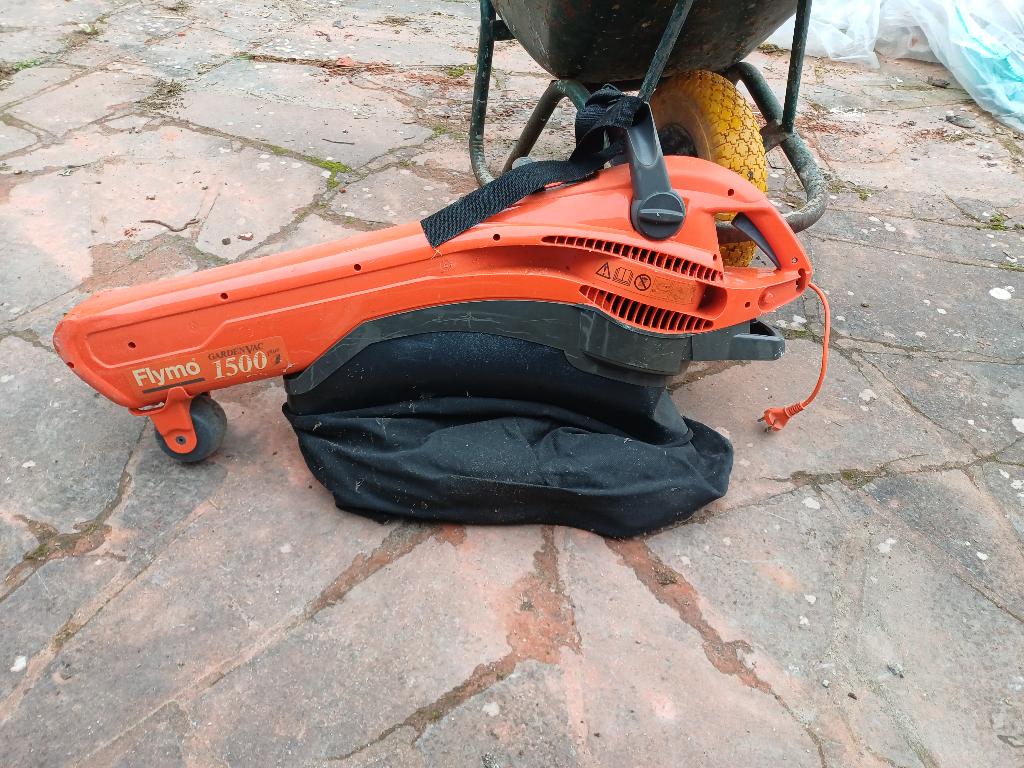 aspirateur jardin, Enlèvement, Utilisé, Réservoir, 1200 à 1600 watts