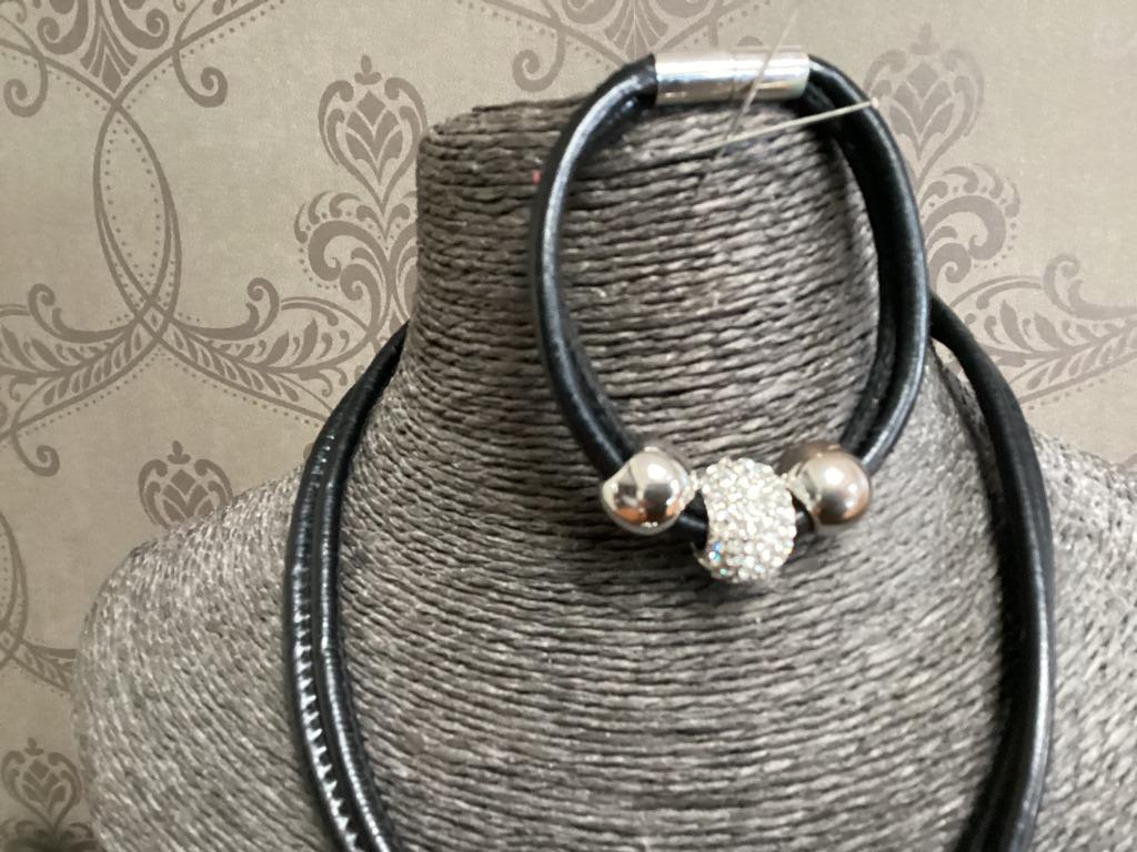 Set Ketting en armband leder, Handtassen en Accessoires, Kettingen, Verzenden, Gebruikt, Zwart, Overige materialen