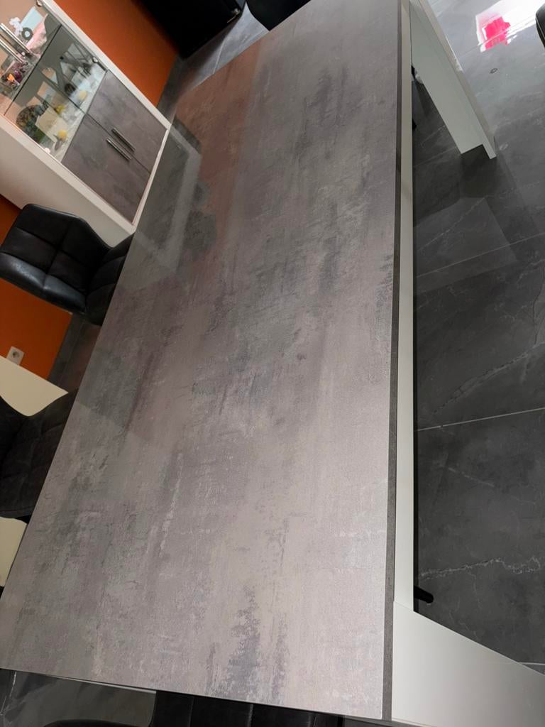 Table salle a manger, Ophalen, Zo goed als nieuw
