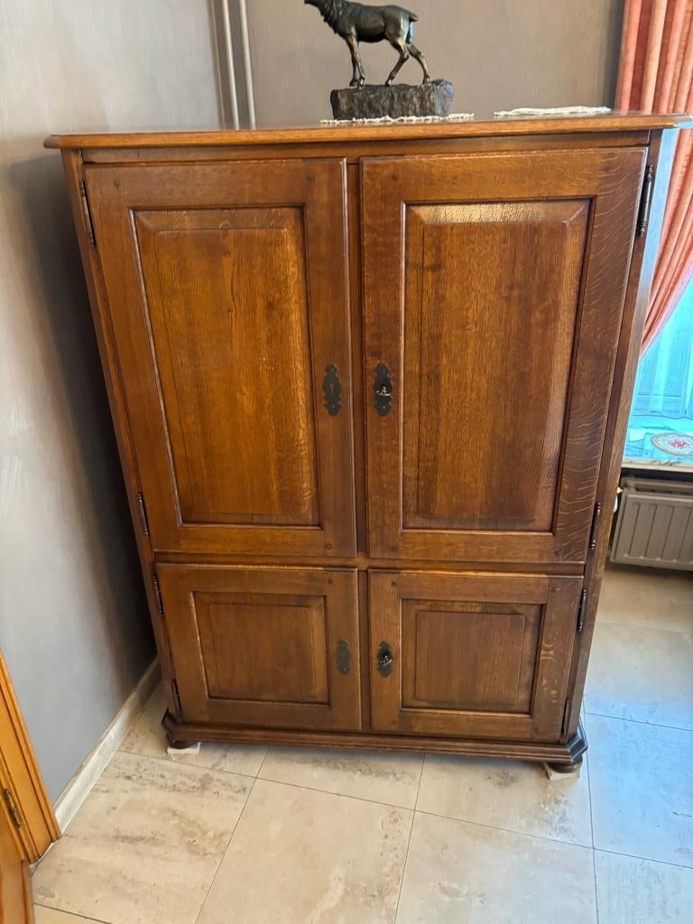 Degelijke massief houten opbergkast / tv-kast, Antiek en Kunst, Ophalen