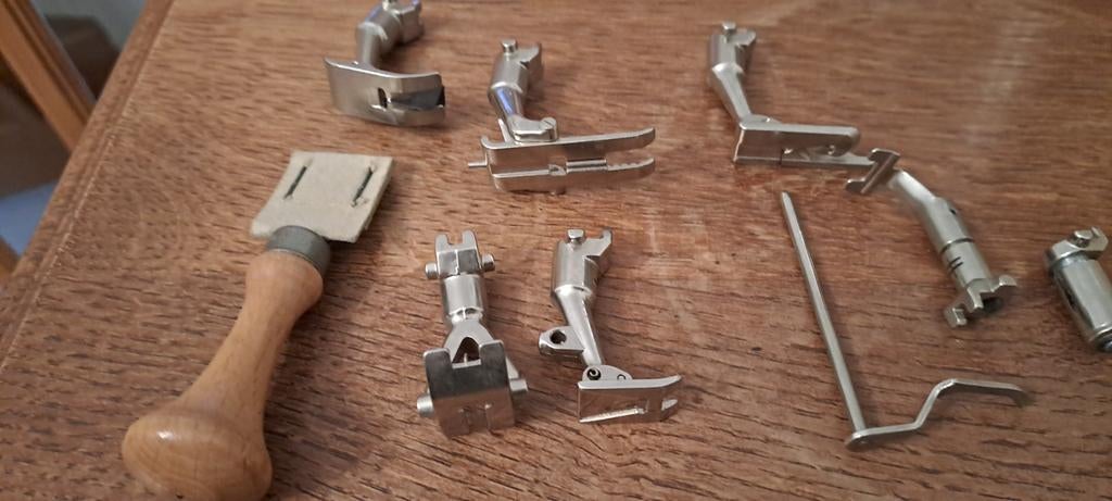 Bernina naaimachine hulpstukken, Ophalen