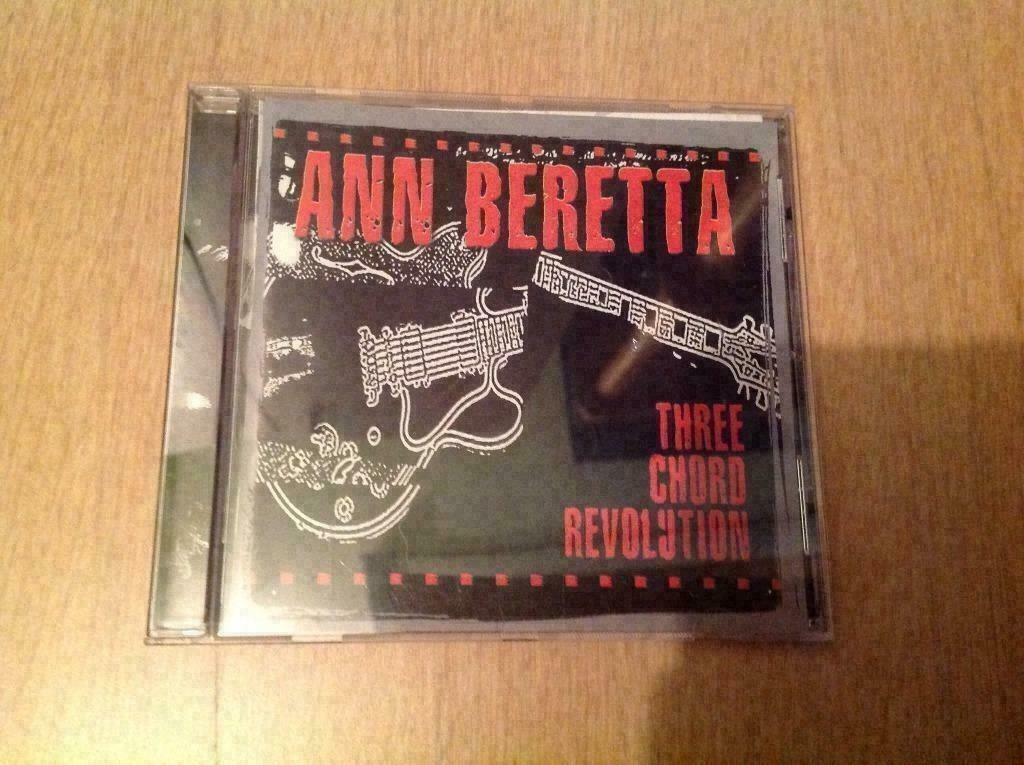 CD Ann Beretta - Three Cord Revolution, Ophalen