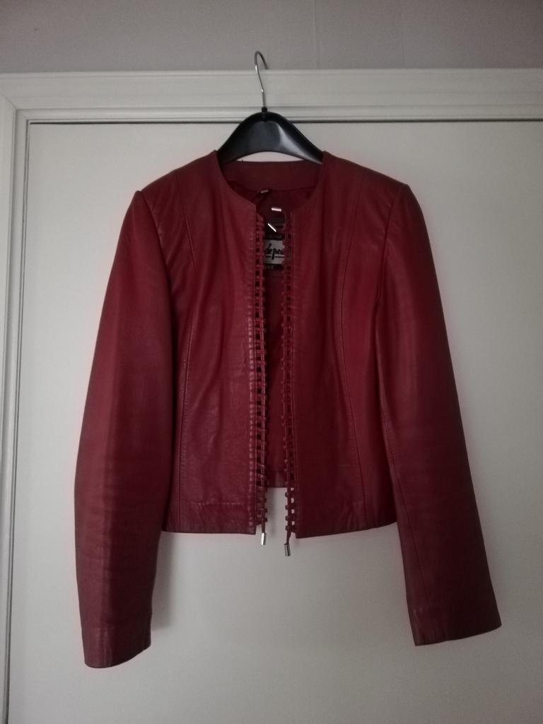 Veste courte cuir rouge foncé  T. 36, Enlèvement ou Envoi, Porté, Taille 36 (S), Rouge