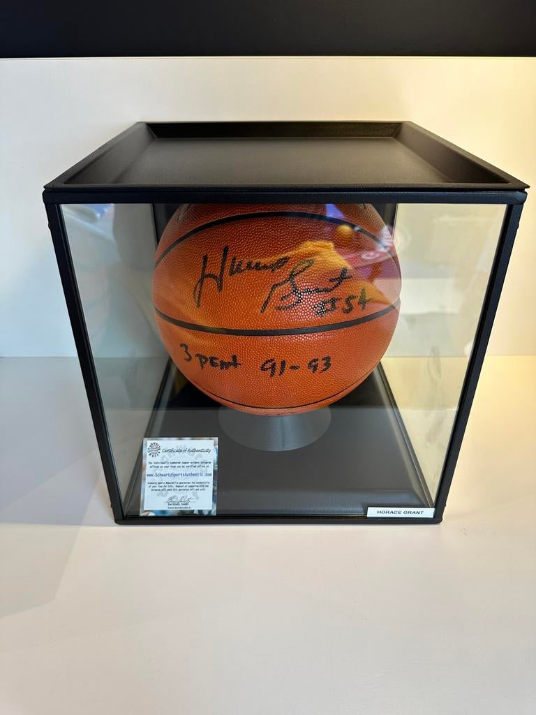 Gesigneerde NBA basketbal door Horace Grant, Sport en Fitness, Basketbal, Nieuw, Ophalen