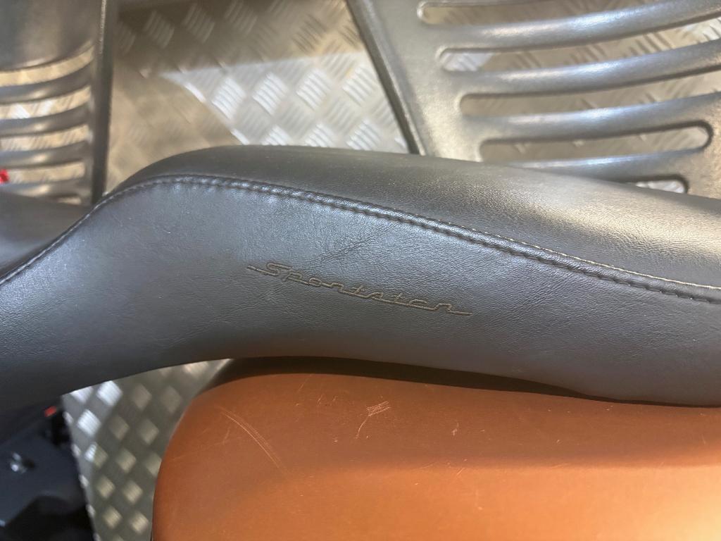 H-D XL883 + XL1200 Sportster Selle d'origine         OO MOTO, Enlèvement ou Envoi, Utilisé
