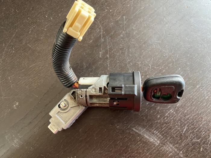 Serrure de contact + clé d'un Citroen C1, -, 3 mois de garantie, Utilisé, -