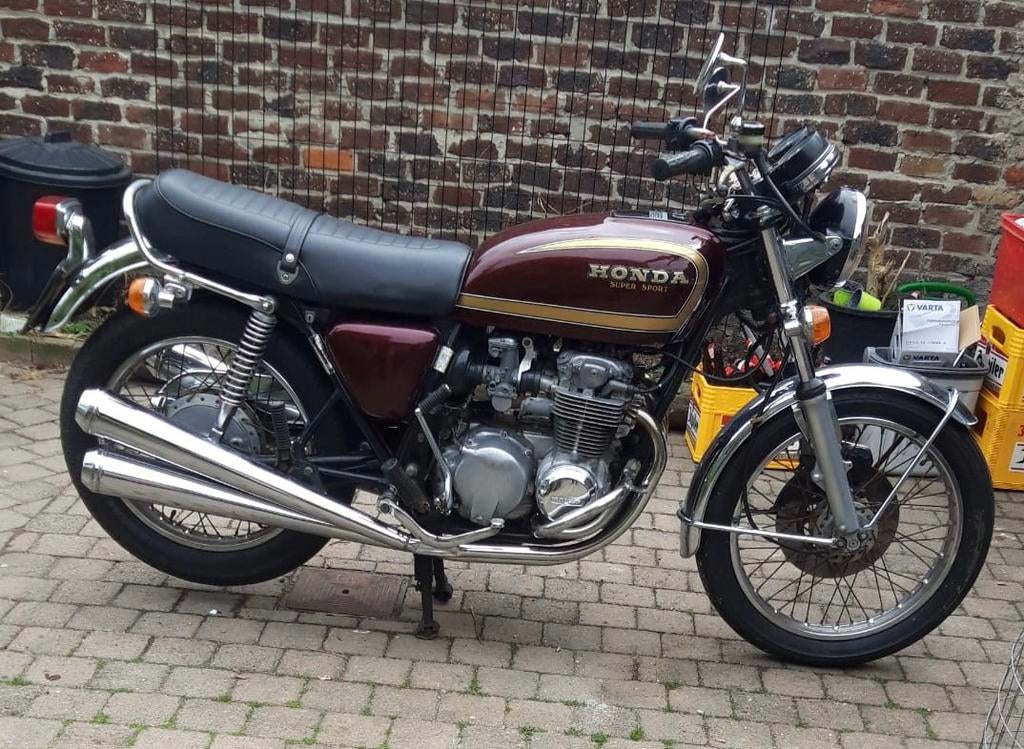Mooie Honda Four CB550 supersport, Motoren
