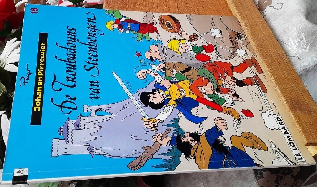johan en pirrewiet nr 15 De troubadours van steenbergen, Peyo, Verzenden, Eén stripboek, Zo goed als nieuw