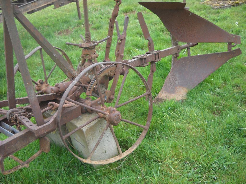 Charrue reversible à tracter., Ophalen, Grondbewerking