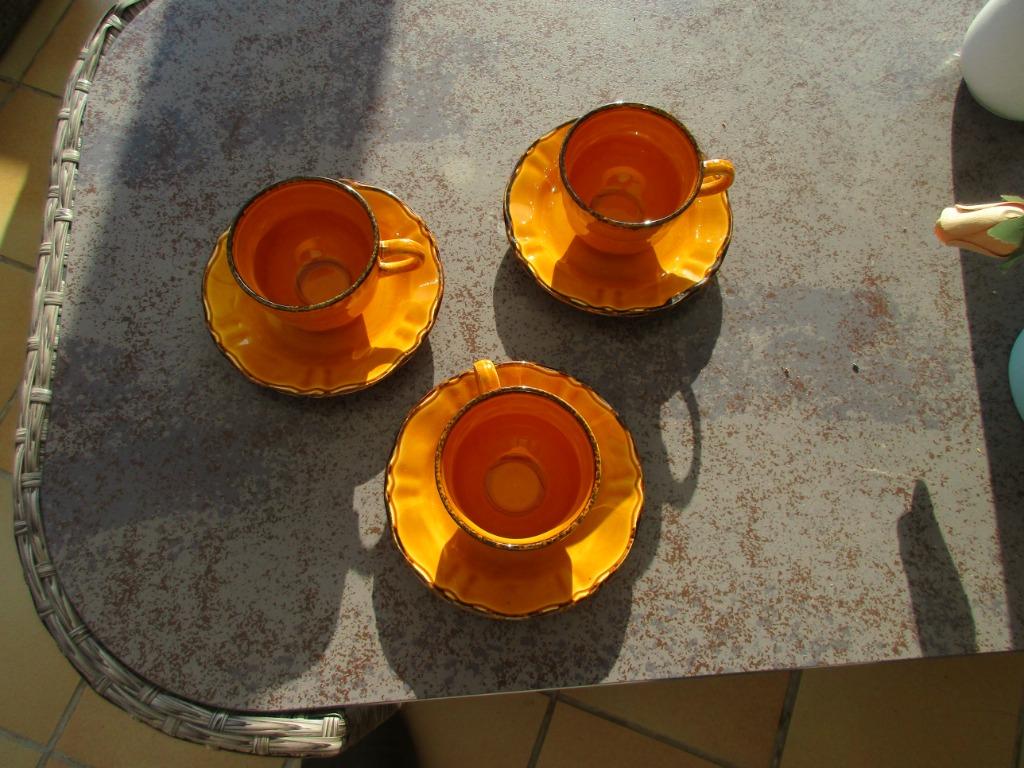Ensemble de 3 tasses et soucoupes Pagnossin, Enlèvement