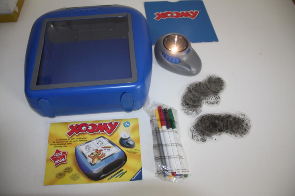 Xoomy teken projector met accessoires, Hobby en Vrije tijd, Ophalen of Verzenden, Gebruikt, Papier, Schets- of Tekenboek