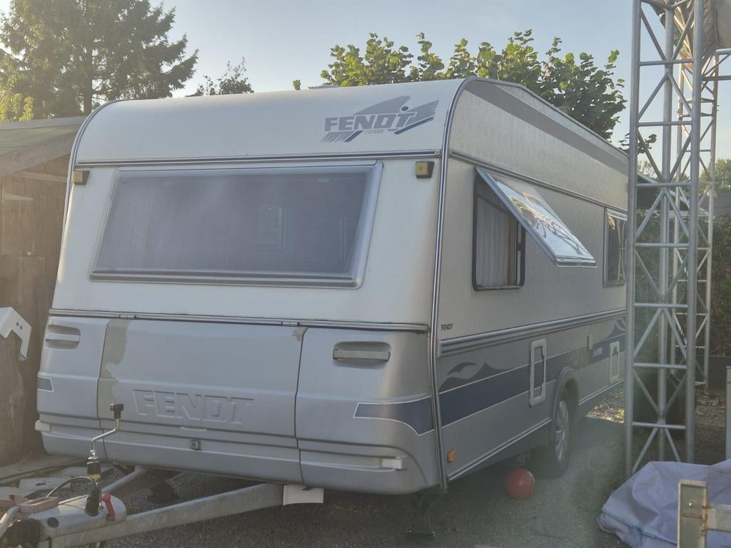 Fendt Saphir 495, Caravans en Kamperen, Caravans, Rondzit, Dwarsbed, Tot en met 4, 1000 - 1250 kg