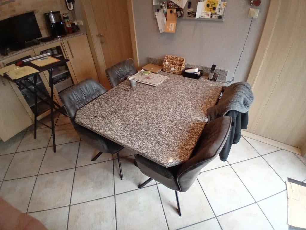 Table granit 135 cm X 110 cm, Maison & Meubles, Tables | Tables à manger, Enlèvement, Comme neuf
