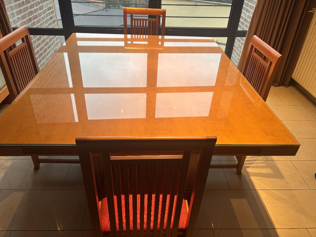 De Husser-tafel  door Frank Lloyd Wright voor Cassina,, Ophalen