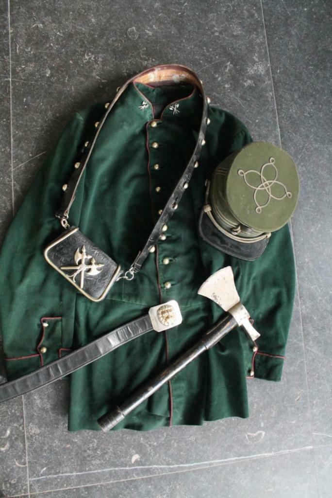 GEZOCHT. Belgische Brandweeruniformen voor 1940, Verzamelen, Ophalen of Verzenden, Gebruikt