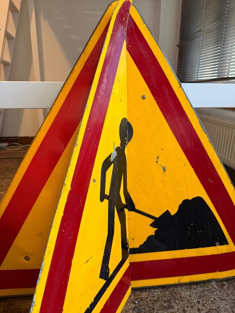verkeersbord scharnierend werken/niet werken, Ophalen