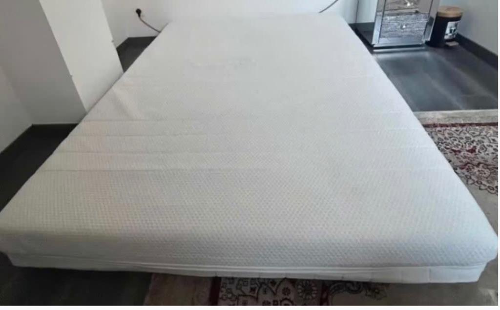 Matelas en mousse à mémoire de forme,mi-ferme, couleur blanc, Matelas, Enlèvement, Utilisé, 200 cm