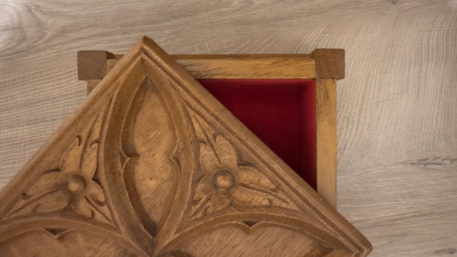 Juwelendoosje met snijwerk, Antiquités & Art, Antiquités | Objets religieux, Enlèvement