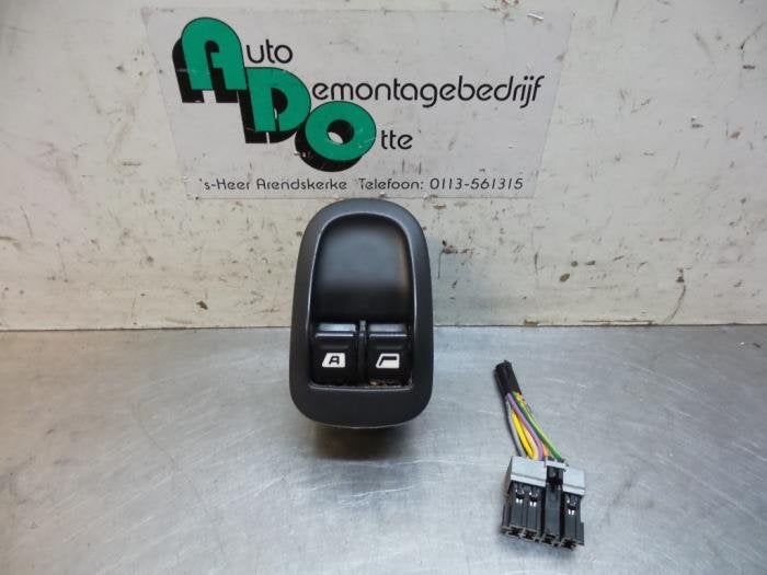 Commutateur vitre électrique d'un Peugeot 206, -, Utilisé, -, Peugeot