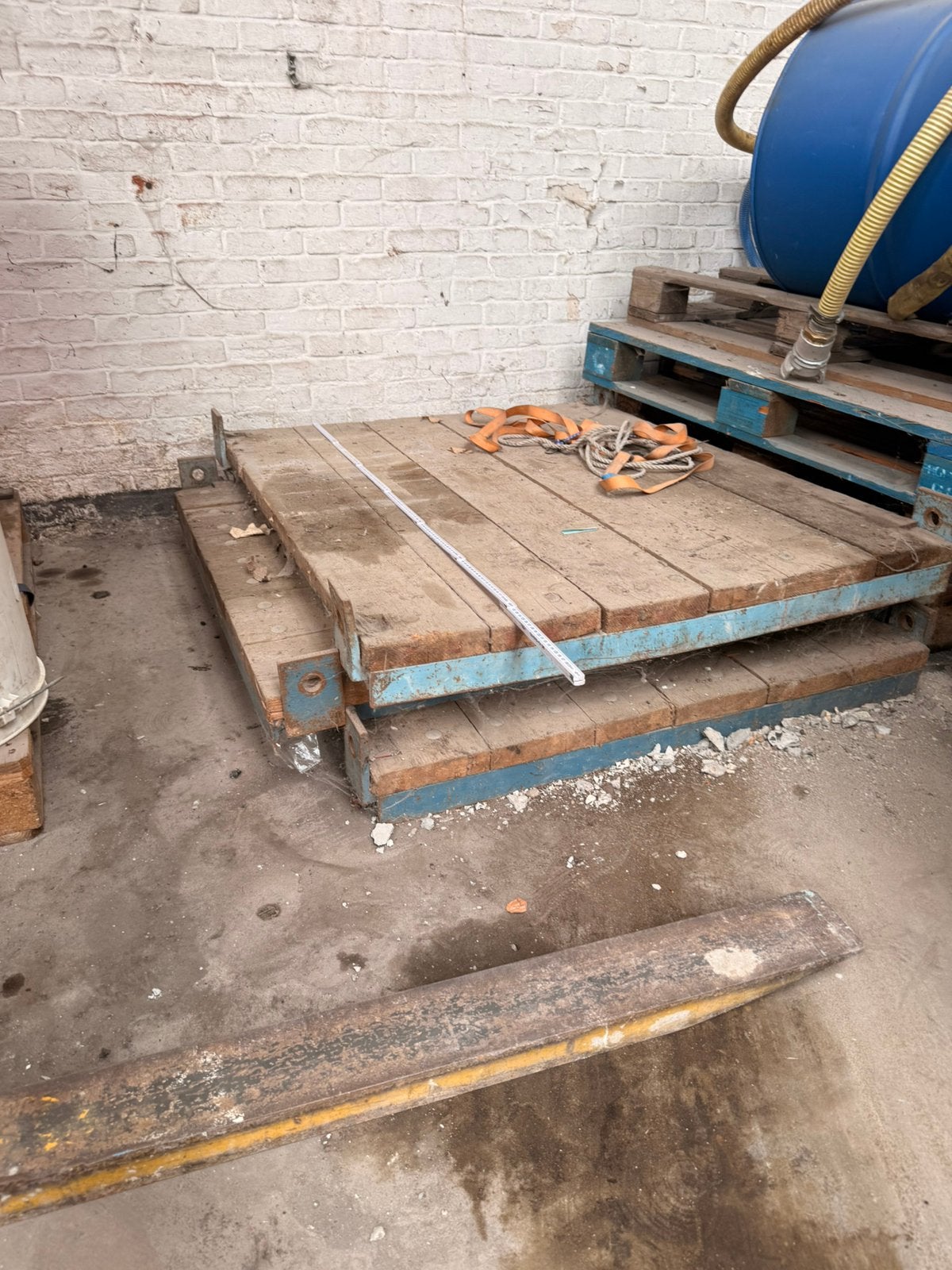 3x Metalen frame/houten steunblokken, Ophalen